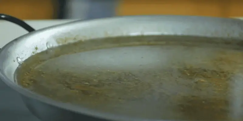 How to clean a paella pan
